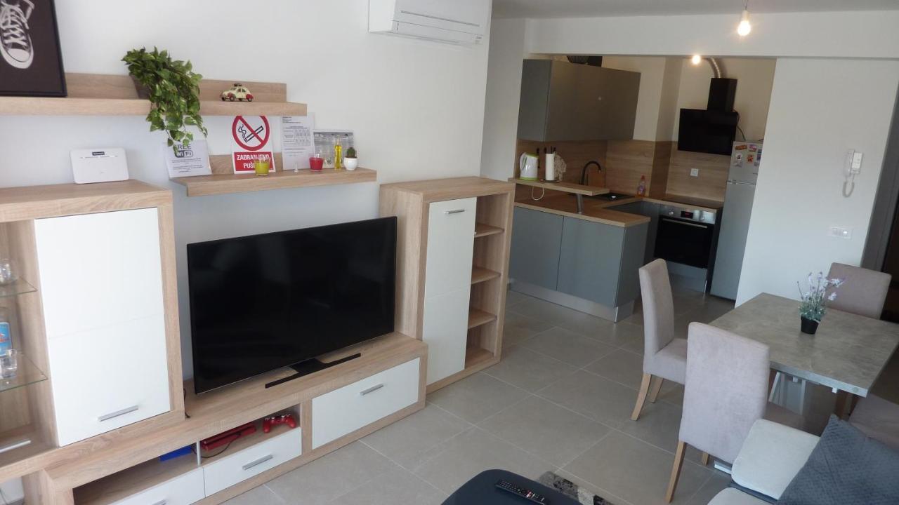 Jere With Private Parking Apartment Zadar
